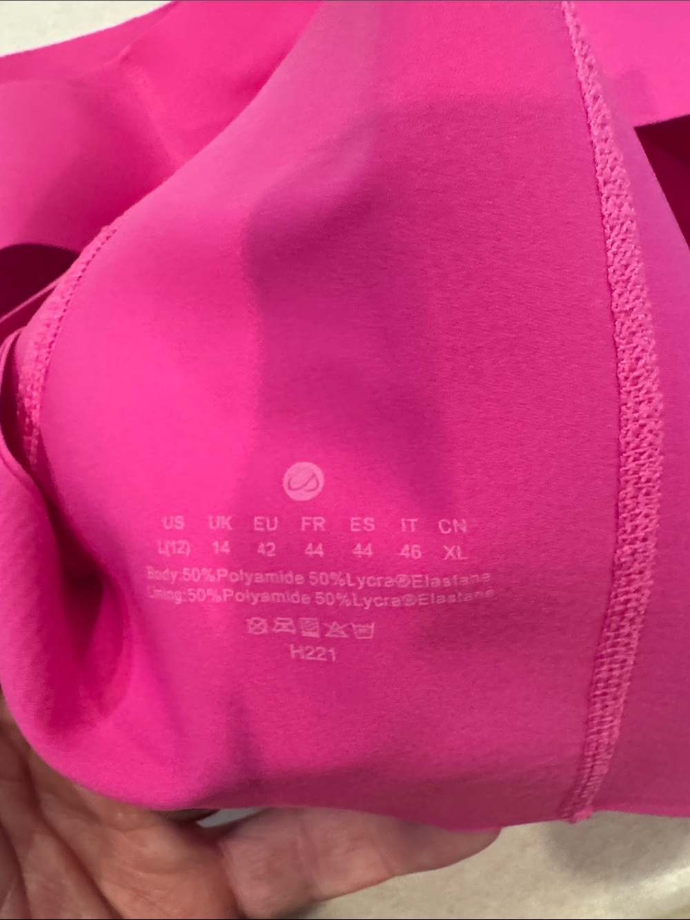 Wireless Seamless Sports Bra in Fuchsia - Smooth Support - Picture 3 of 4